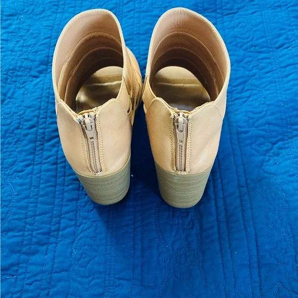 Report heels - Picture 3 of 7